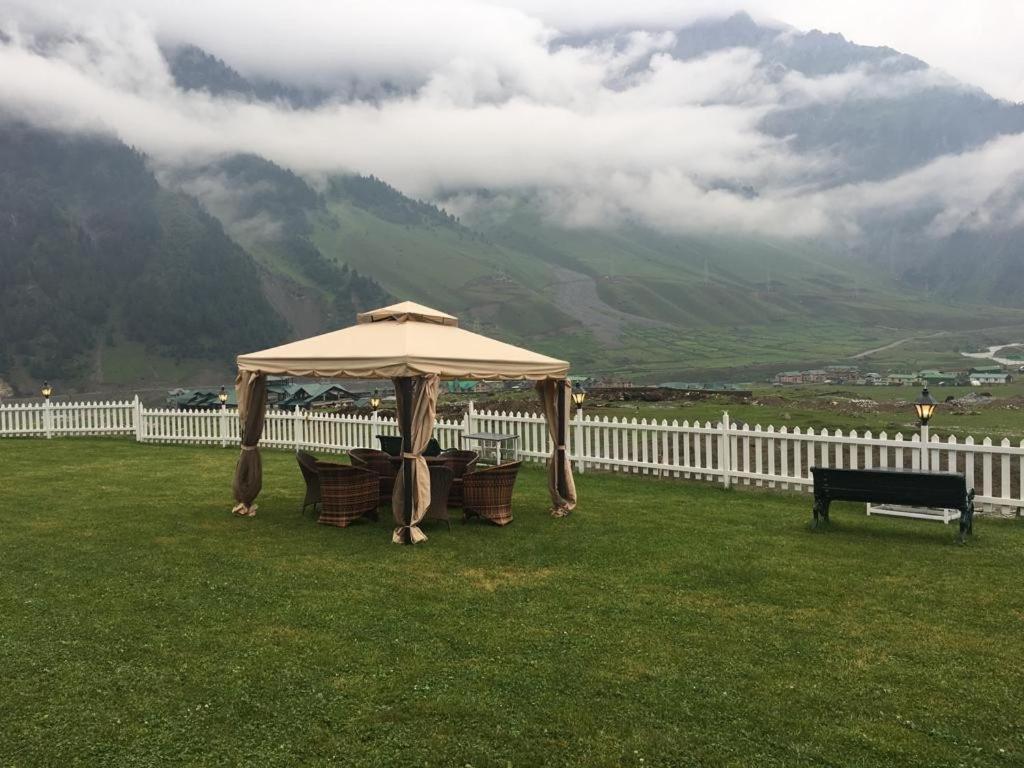 Hotel Golden Heritage Pahalgam Exterior photo
